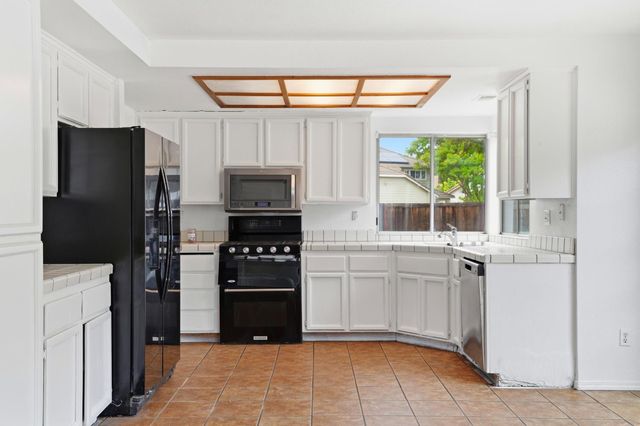 635 Menay Dr, Tracy, CA 95376