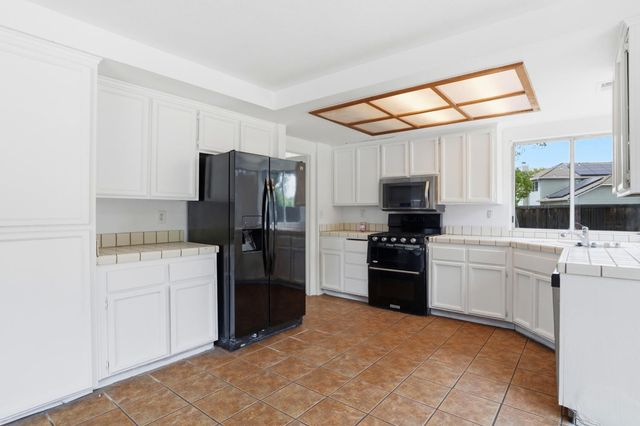 635 Menay Dr, Tracy, CA 95376