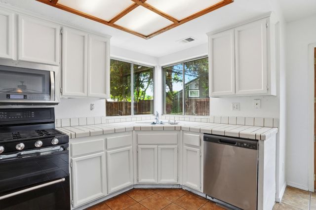 635 Menay Dr, Tracy, CA 95376