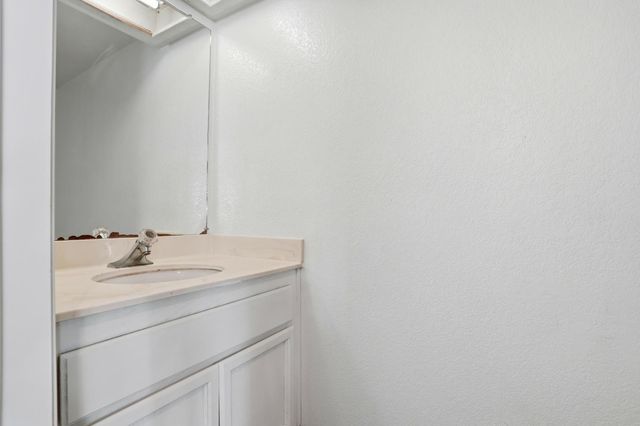 635 Menay Dr, Tracy, CA 95376