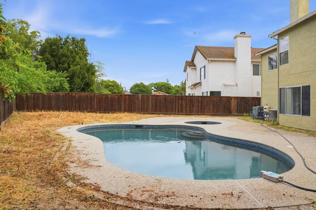 635 Menay Dr, Tracy, CA 95376