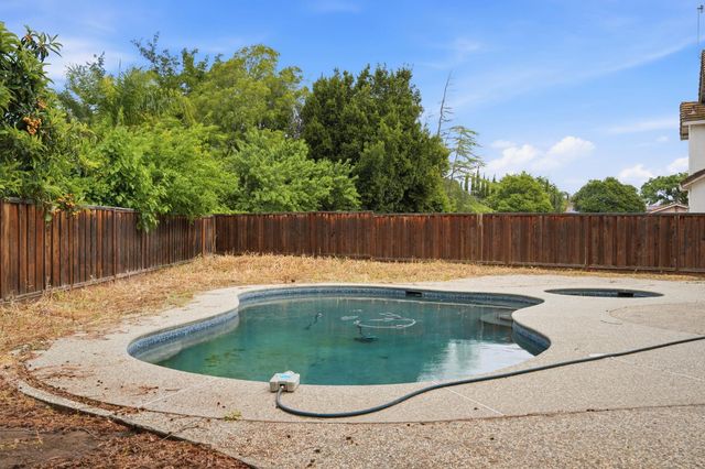 635 Menay Dr, Tracy, CA 95376