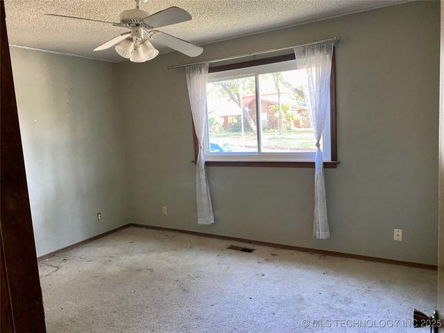 1329 Bynum Road, Bartlesville, OK 74006