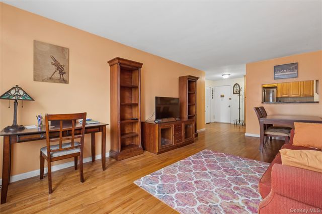 9411 59th Ave G6, Elmhurst, NY 11373