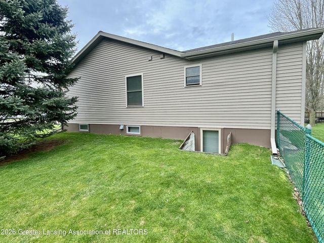 611 Angel Court, Charlotte, MI 48813