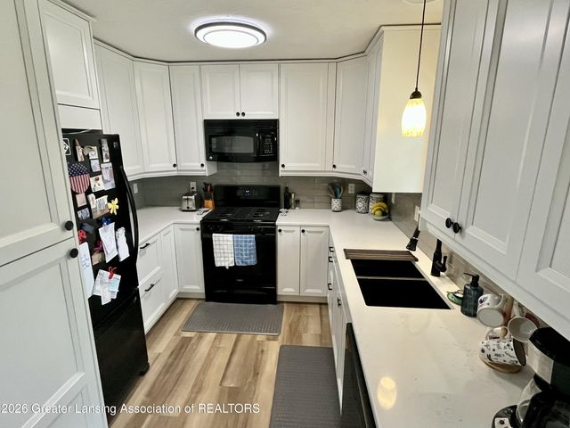 611 Angel Court, Charlotte, MI 48813