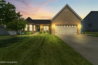 8504 Pathfinder Ct, Louisville, KY 40291