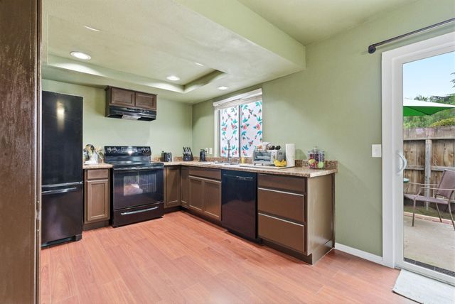 1836 E Vassar Drive, Visalia, CA 93292