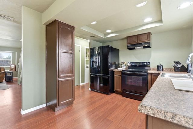 1836 E Vassar Drive, Visalia, CA 93292