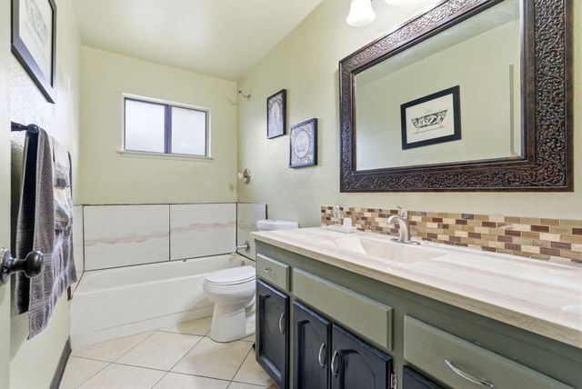 1836 E Vassar Drive, Visalia, CA 93292