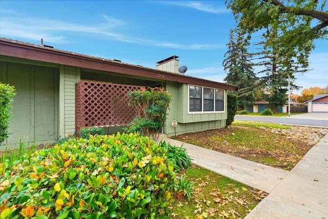 1836 E Vassar Drive, Visalia, CA 93292