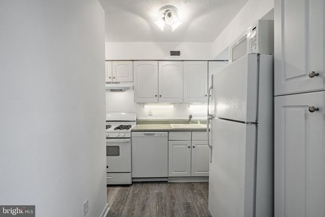 417 CENTRE #417, Norristown, PA 19403