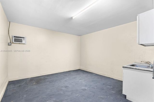 693 W 26th St, Hialeah, FL 33010