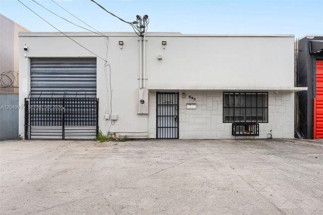 693 W 26th St, Hialeah, FL 33010