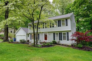 18 Chesham Way, Perinton, NY 14450