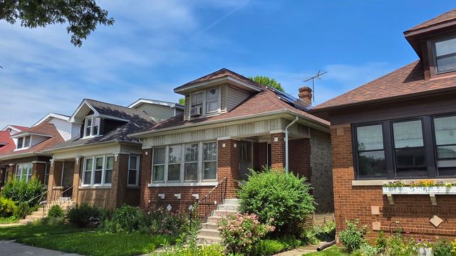 5020 W Dakin Street, Chicago, IL 60641