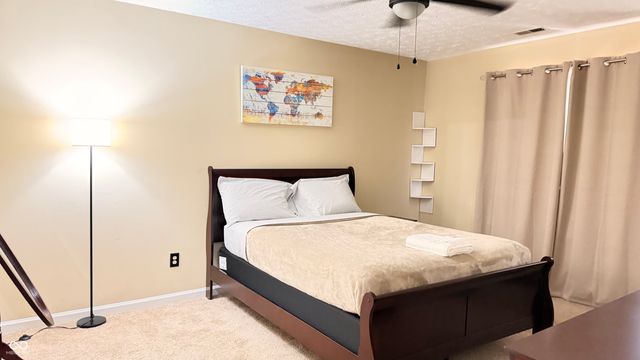 6010 Lakeside Manor Avenue, Indianapolis, IN 46254