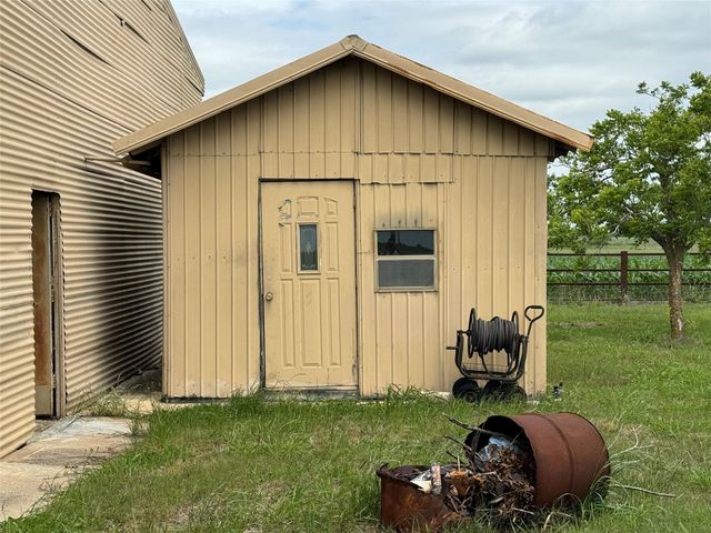 21000 Cameron RD, Coupland, TX 78615