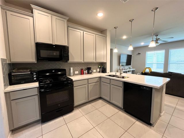 6323 Lemon Balm Lane, Crosby, TX 77532