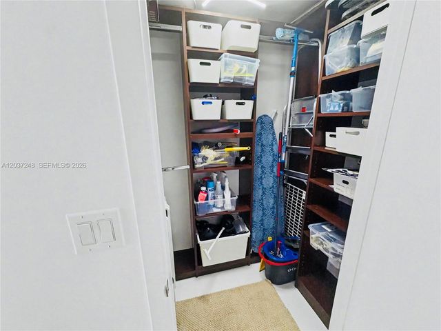 465 Brickell Ave 1605, Miami, FL 33131
