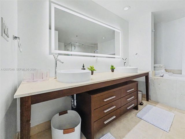 465 Brickell Ave 1605, Miami, FL 33131