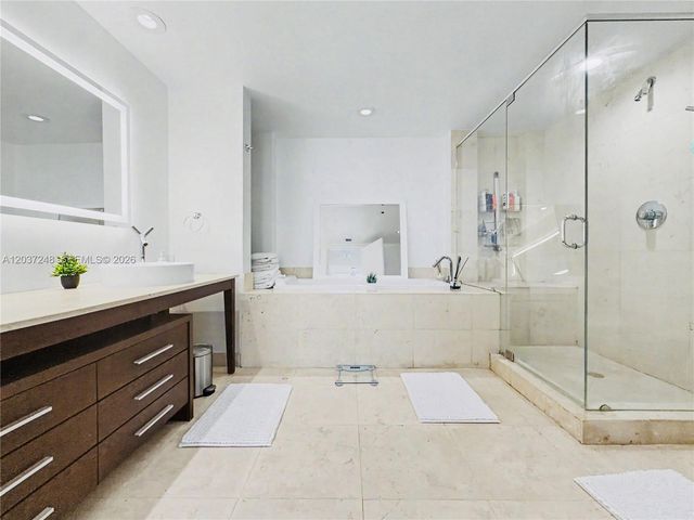 465 Brickell Ave 1605, Miami, FL 33131
