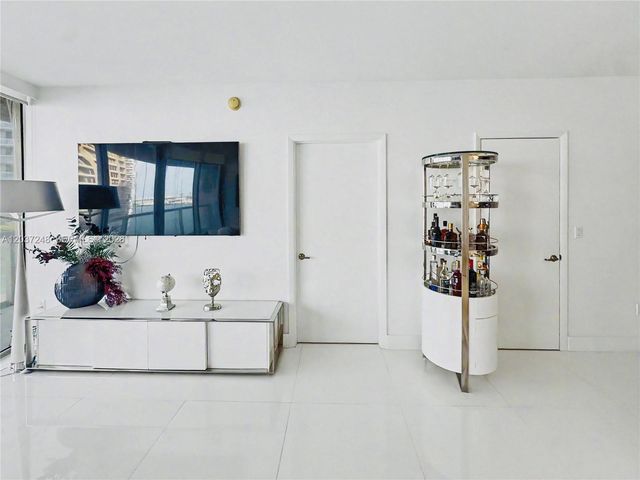 465 Brickell Ave 1605, Miami, FL 33131