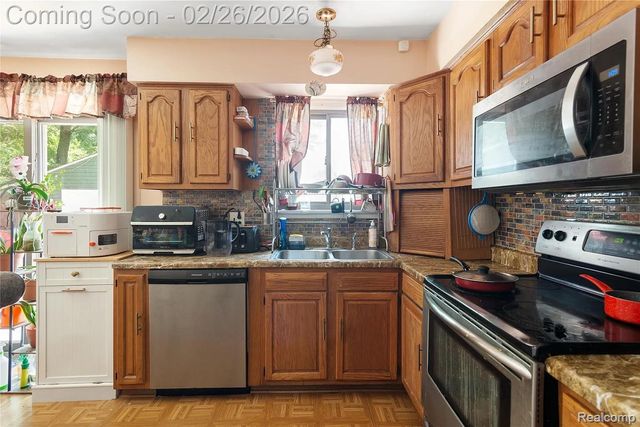 21456 Flanders Street, Farmington Hills, MI 48335