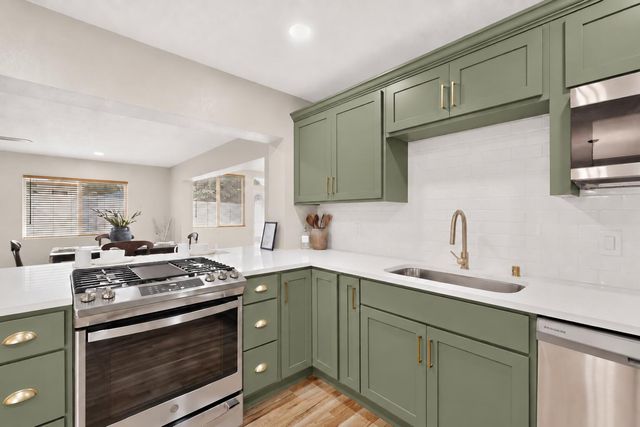 2438 Hendola Drive NE, Albuquerque, NM 87110