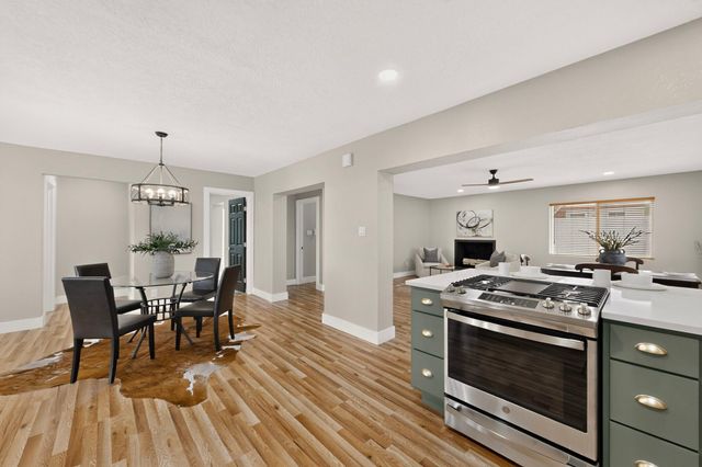 2438 Hendola Drive NE, Albuquerque, NM 87110