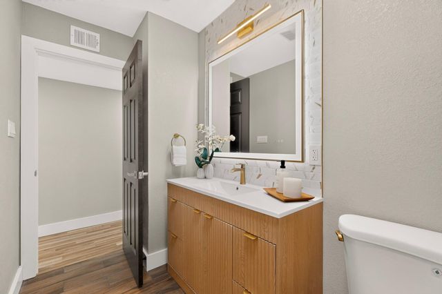 2438 Hendola Drive NE, Albuquerque, NM 87110