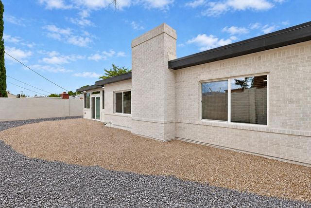 2438 Hendola Drive NE, Albuquerque, NM 87110