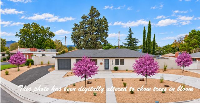 2438 Hendola Drive NE, Albuquerque, NM 87110