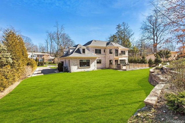 26 Spring Lane, Great Neck, NY 11024