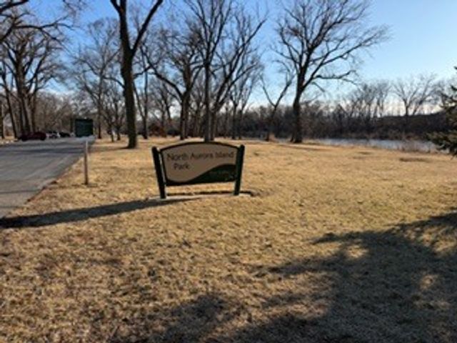 208 W State Street, North Aurora, IL 60542