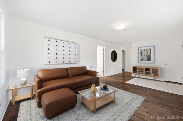 208 W State Street, North Aurora, IL 60542