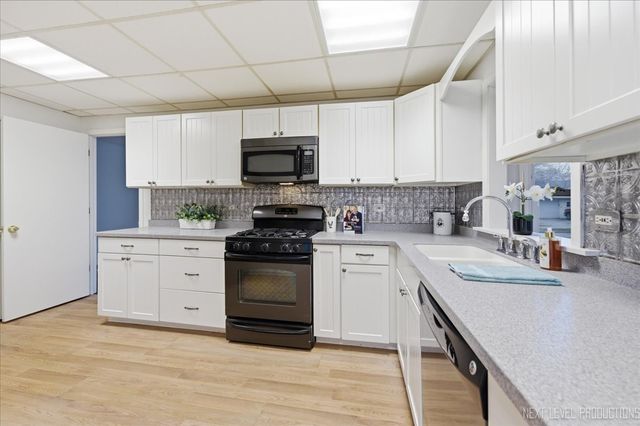 208 W State Street, North Aurora, IL 60542