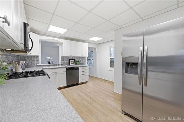 208 W State Street, North Aurora, IL 60542