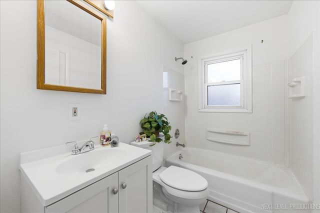 208 W State Street, North Aurora, IL 60542