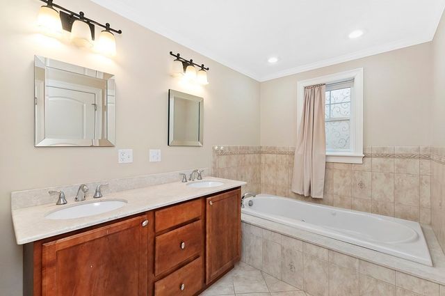 68 Waverley Avenue 2, Newton, MA 02458