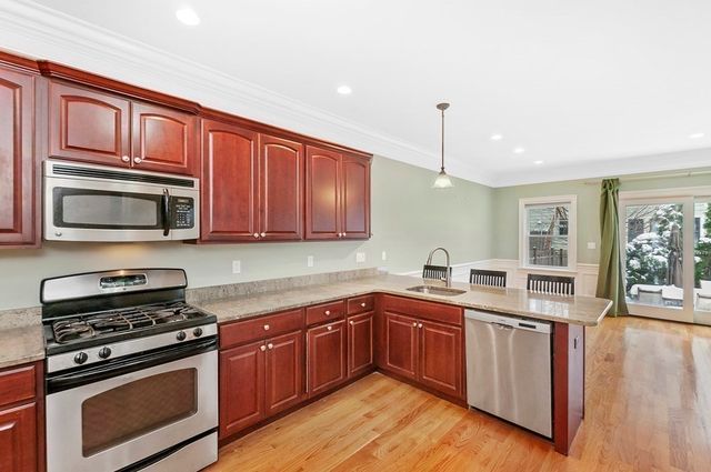 68 Waverley Avenue 2, Newton, MA 02458