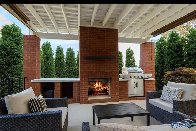 3000 Kincade Way SE, Owens Cross Roads, AL 35763