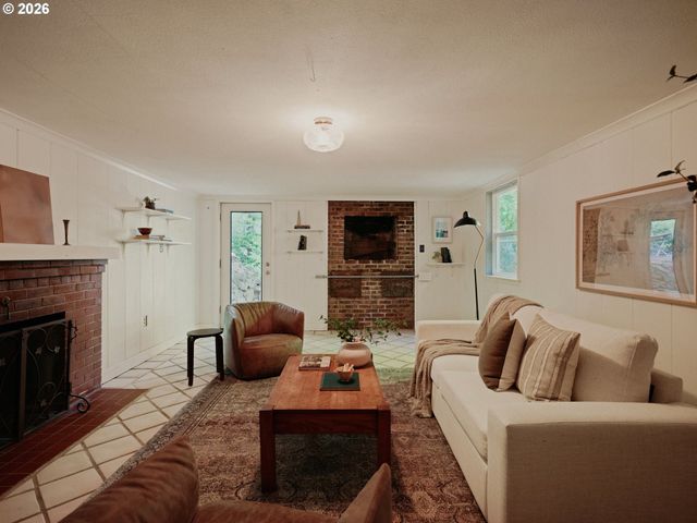 601 Sw CHESTNUT St, Portland, OR 97219