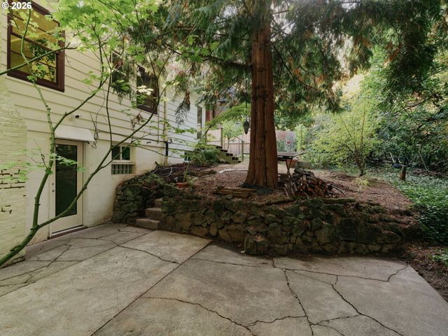 601 Sw CHESTNUT St, Portland, OR 97219