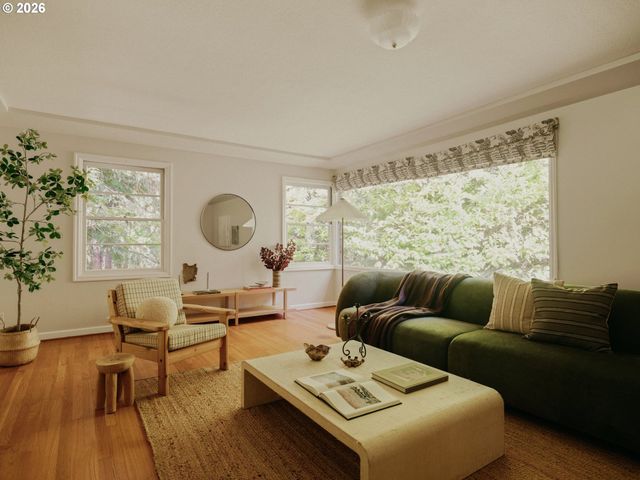 601 Sw CHESTNUT St, Portland, OR 97219