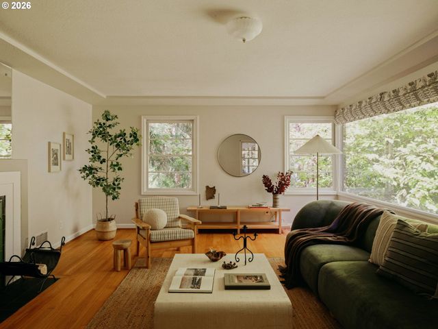 601 Sw CHESTNUT St, Portland, OR 97219