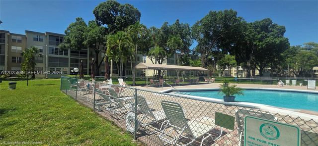 2999 NW 48th Ave 246, Lauderdale Lakes, FL 33313