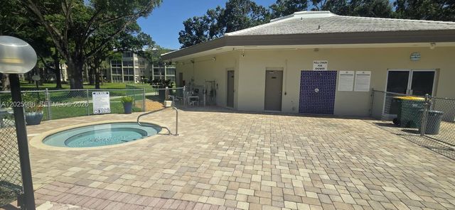 2999 NW 48th Ave 246, Lauderdale Lakes, FL 33313