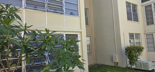 2999 NW 48th Ave 246, Lauderdale Lakes, FL 33313