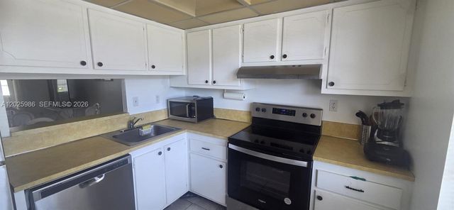 2999 NW 48th Ave 246, Lauderdale Lakes, FL 33313